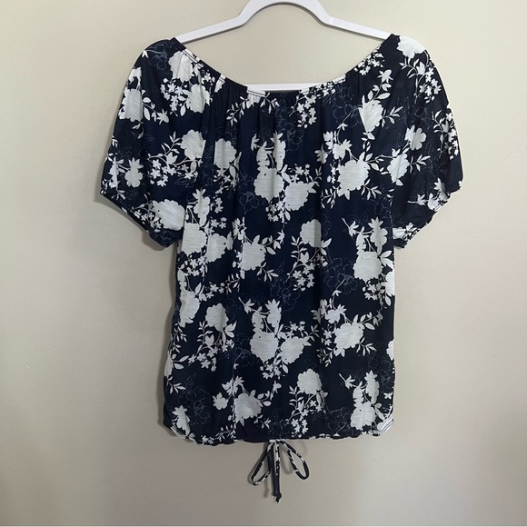 Modern Attraction Navy Blue White Floral Short Sleeve Button Up Top size large - Picture 7 of 7